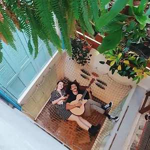 אכסניה La Playa & Rooftop, מדיין